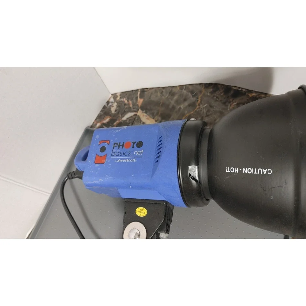 Westcott Photo Basics PB500 flood light with Tripod